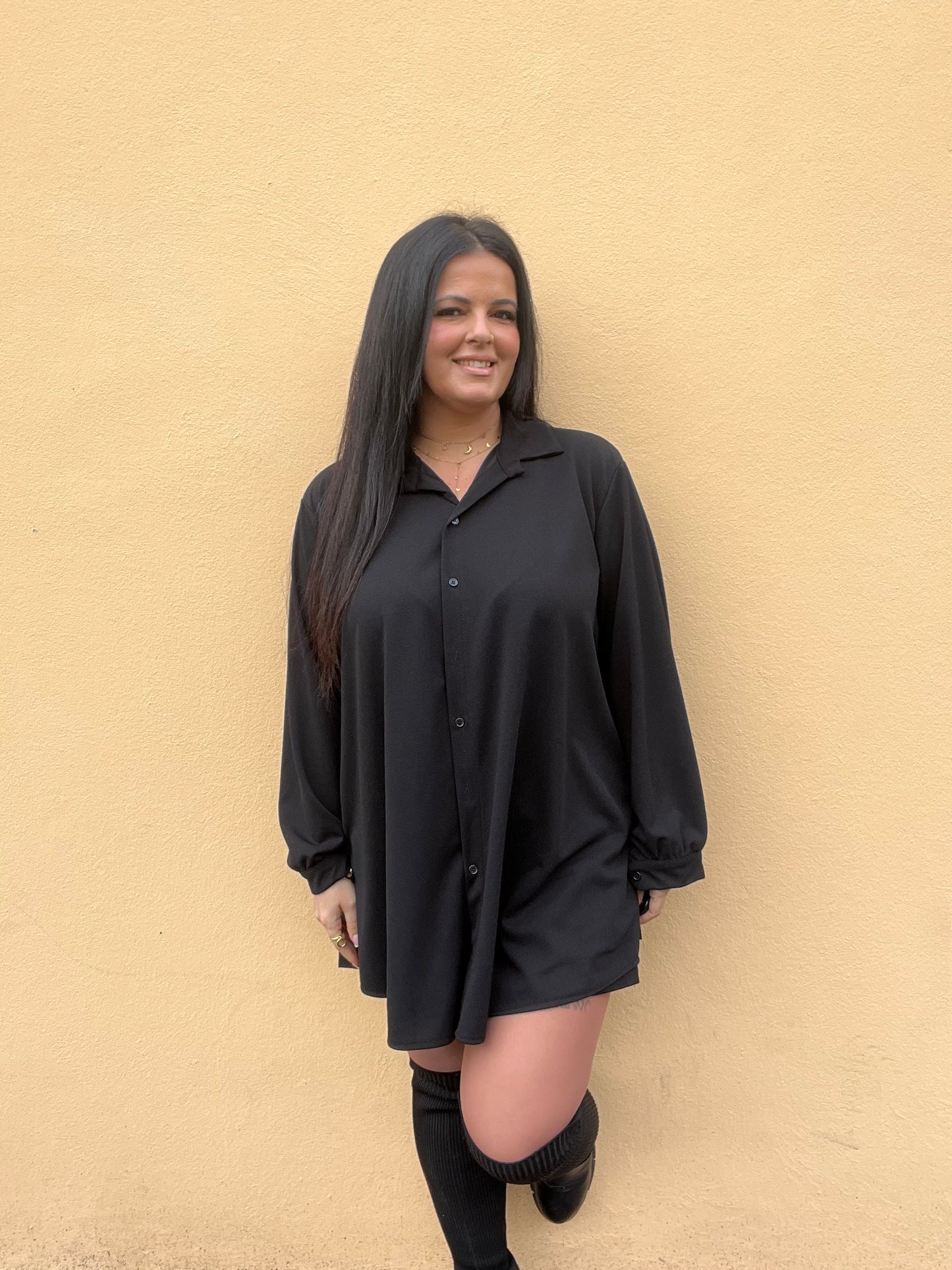 Chemise Tacha grande taille noire plissée dos