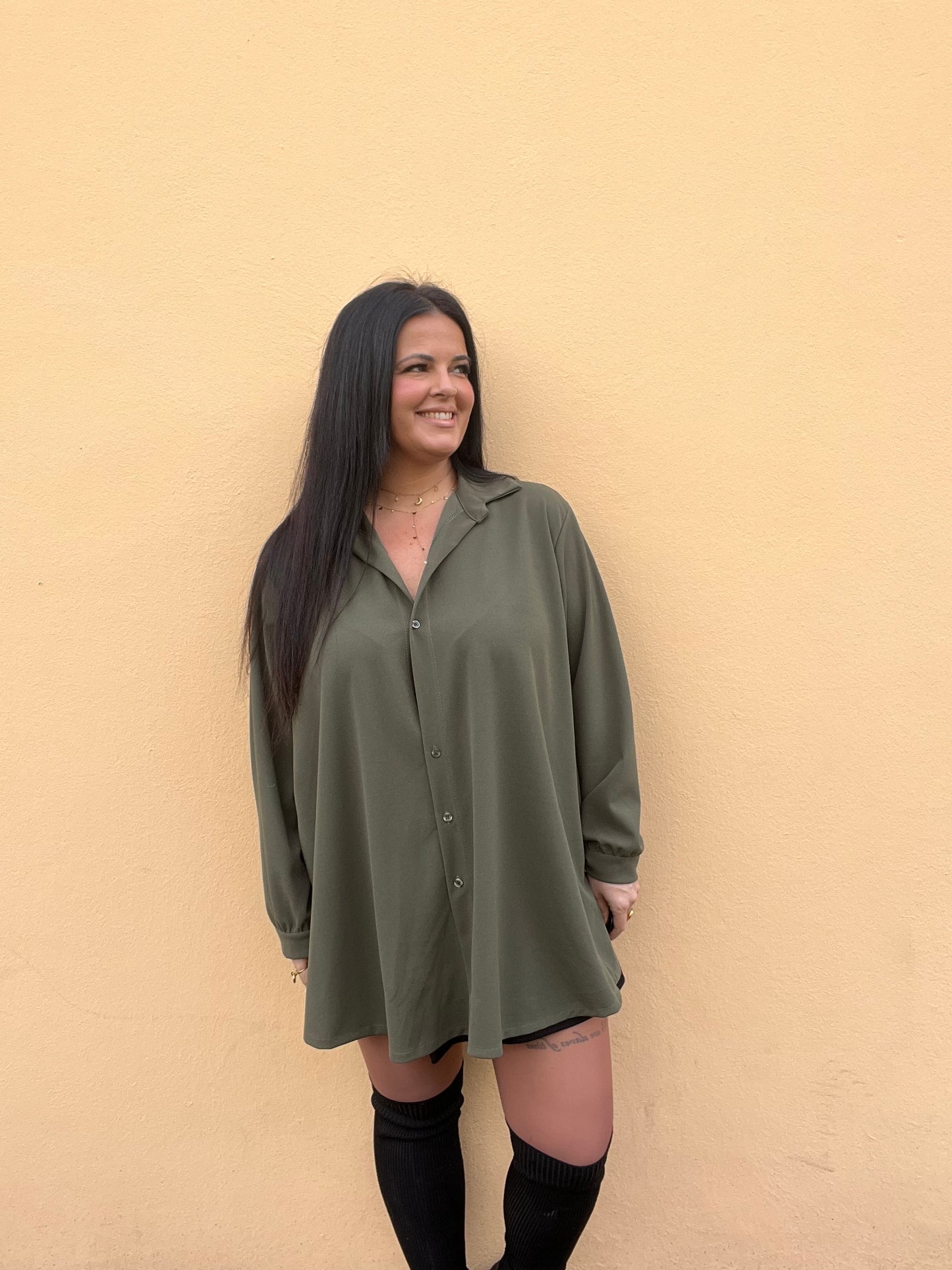 Chemise Tacha grande taille kaki plissée dos
