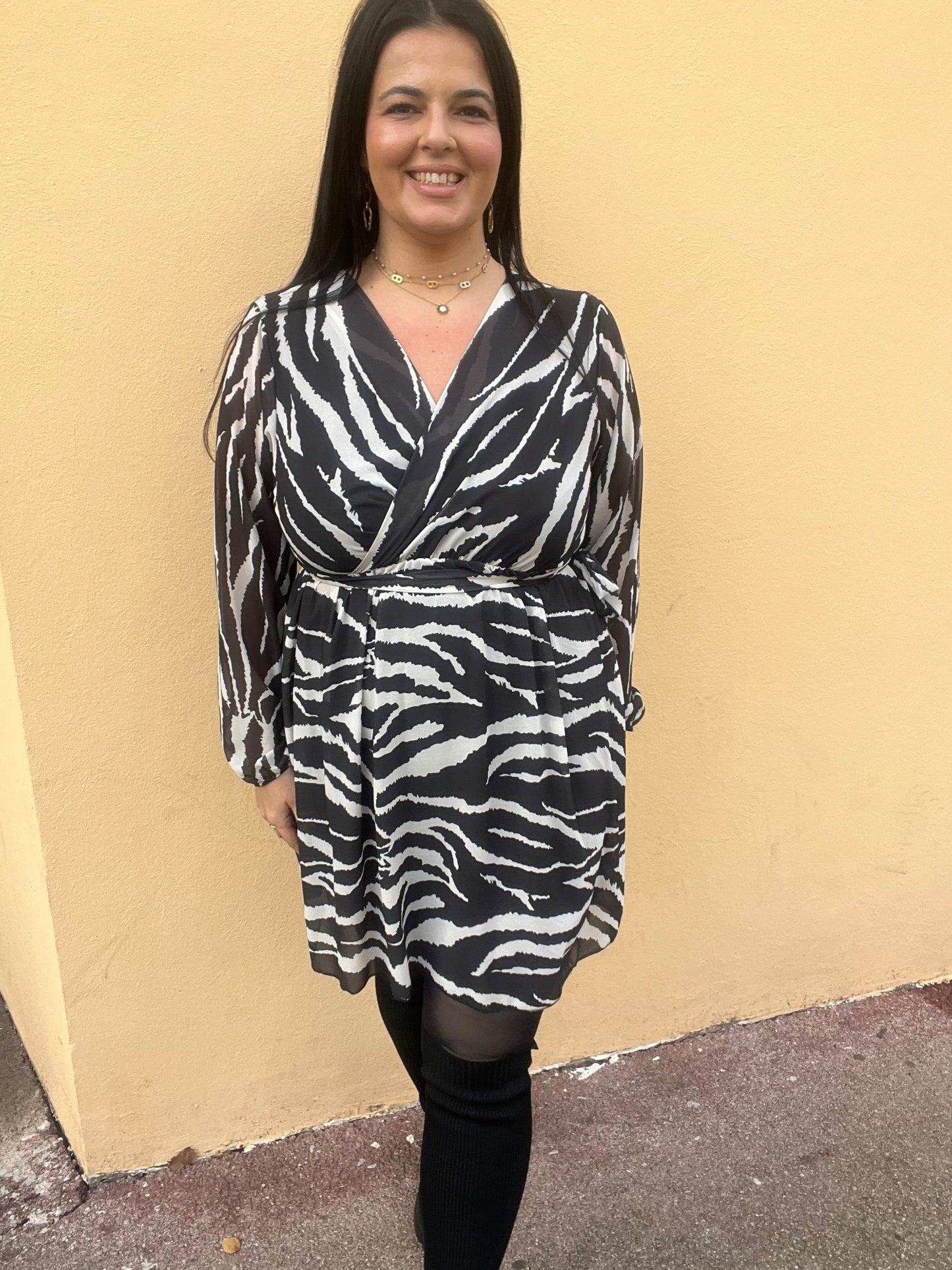Robe Kia noire et blanche