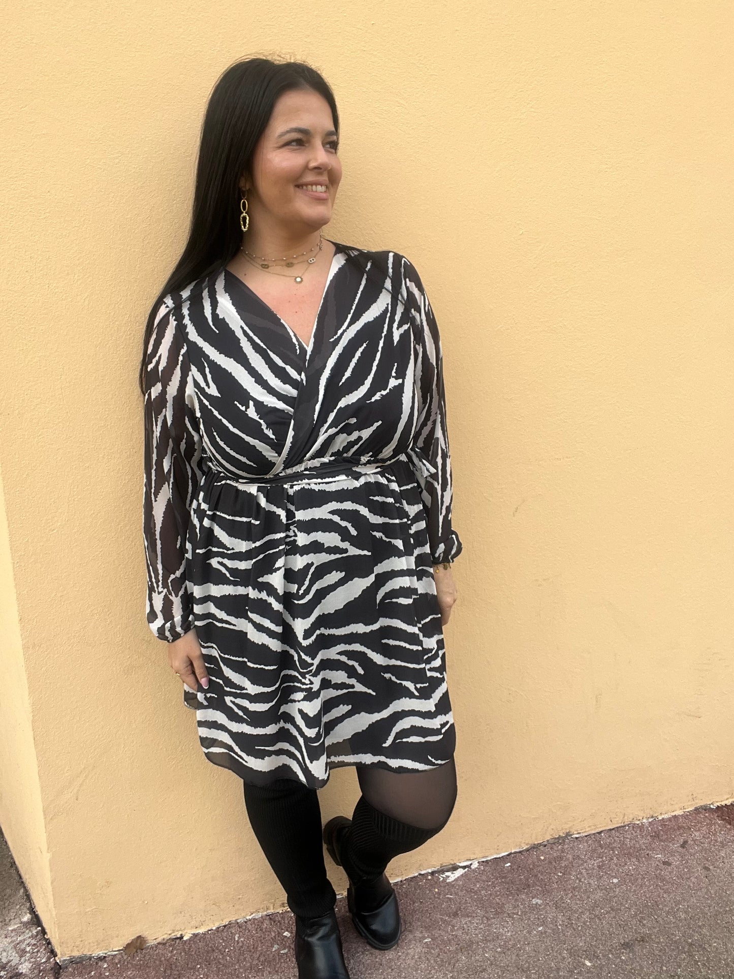 Robe Kia noire et blanche