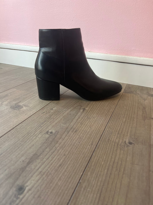 Bottines noires talon
