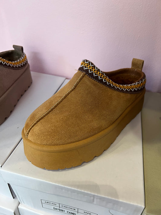 Bottines compensées camel
