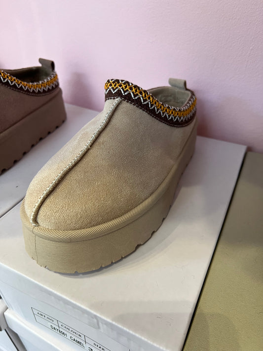 Bottines compensées beiges