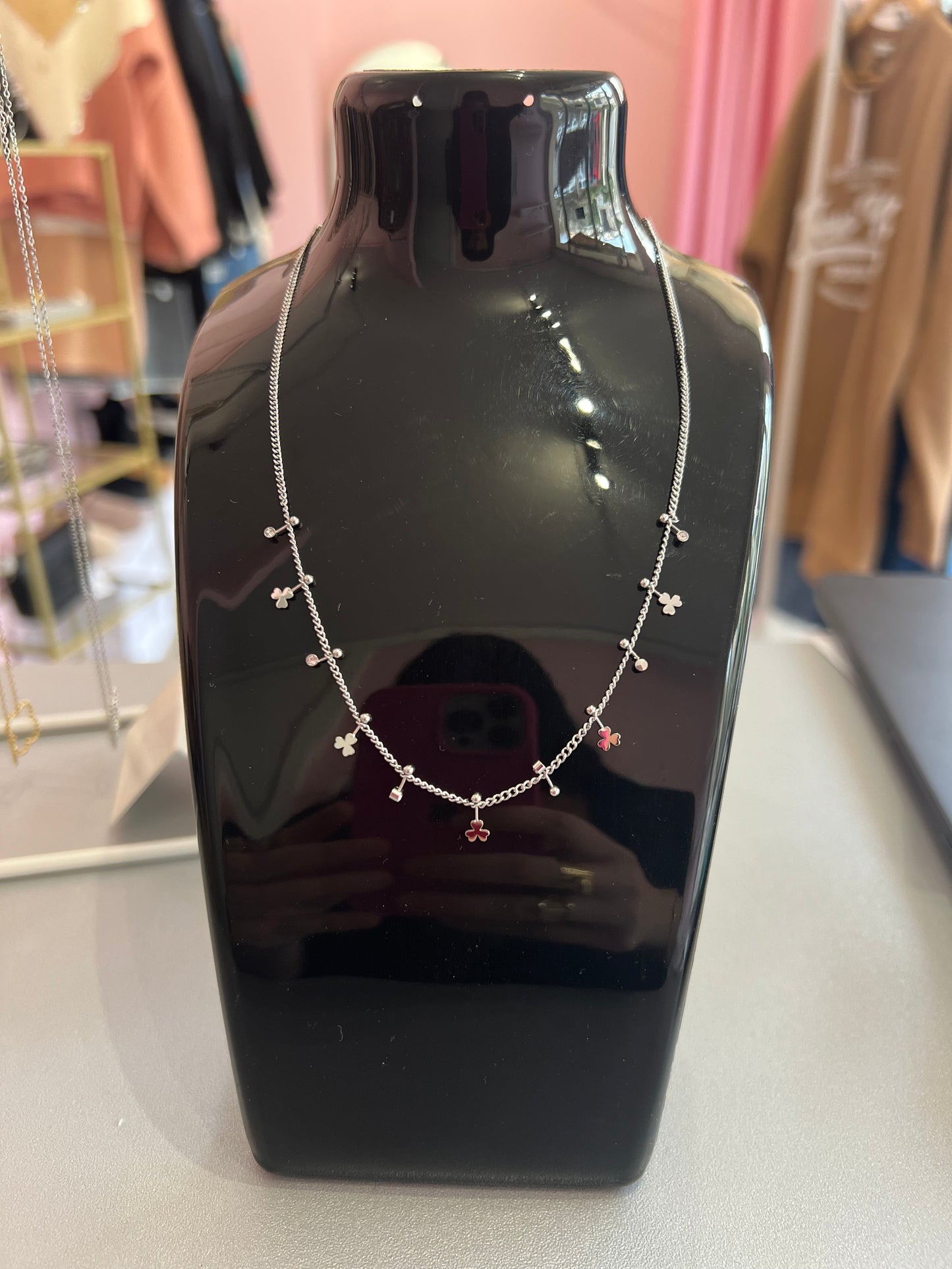Collier trefles