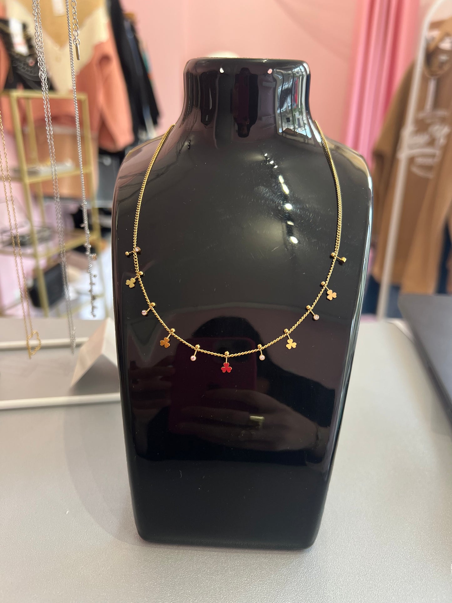 Collier trefles