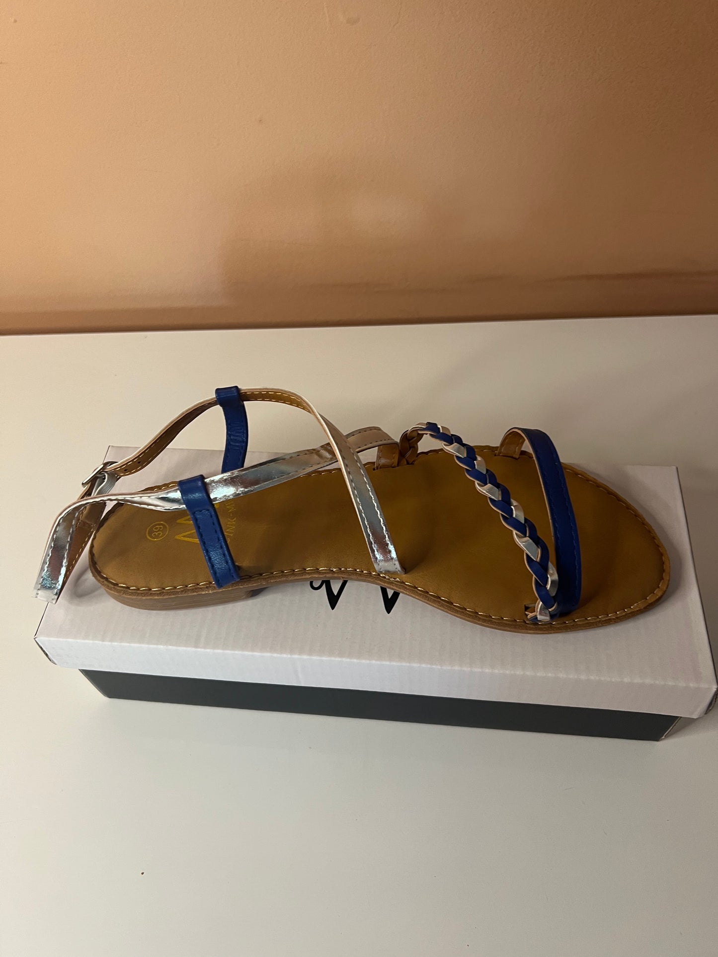 Sandales bleues argentées