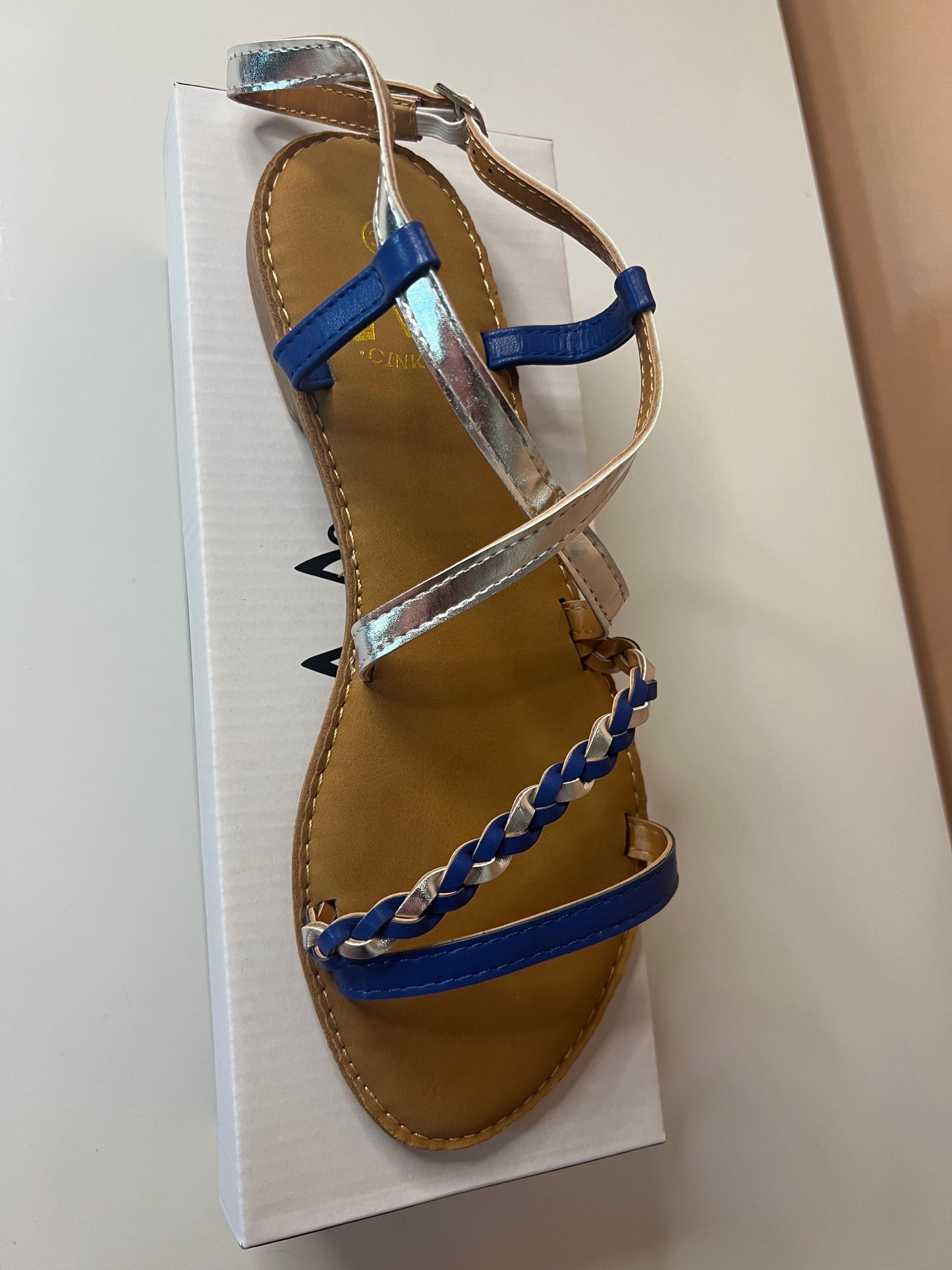 Sandales bleues argentées