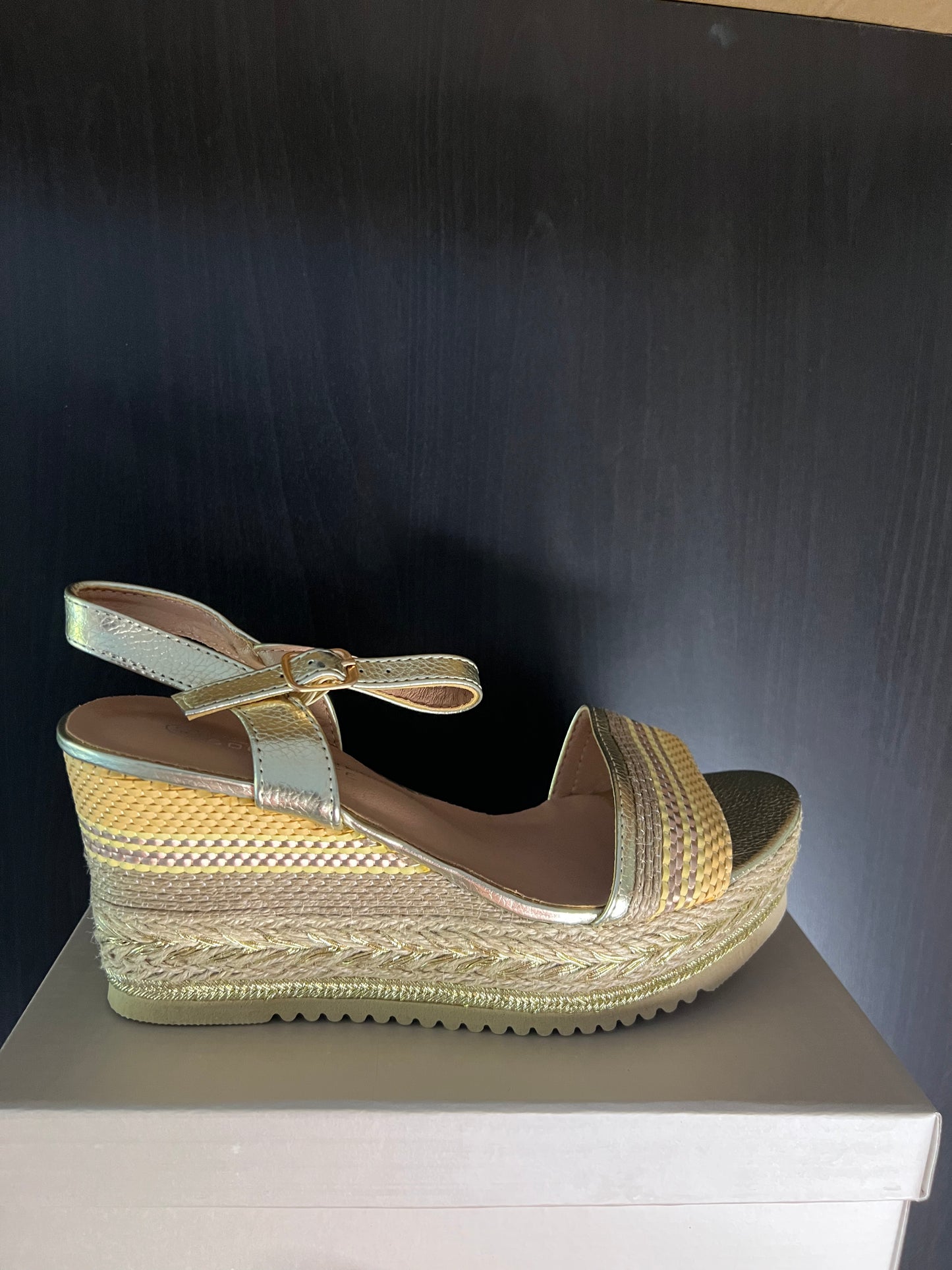 Sandales compensées